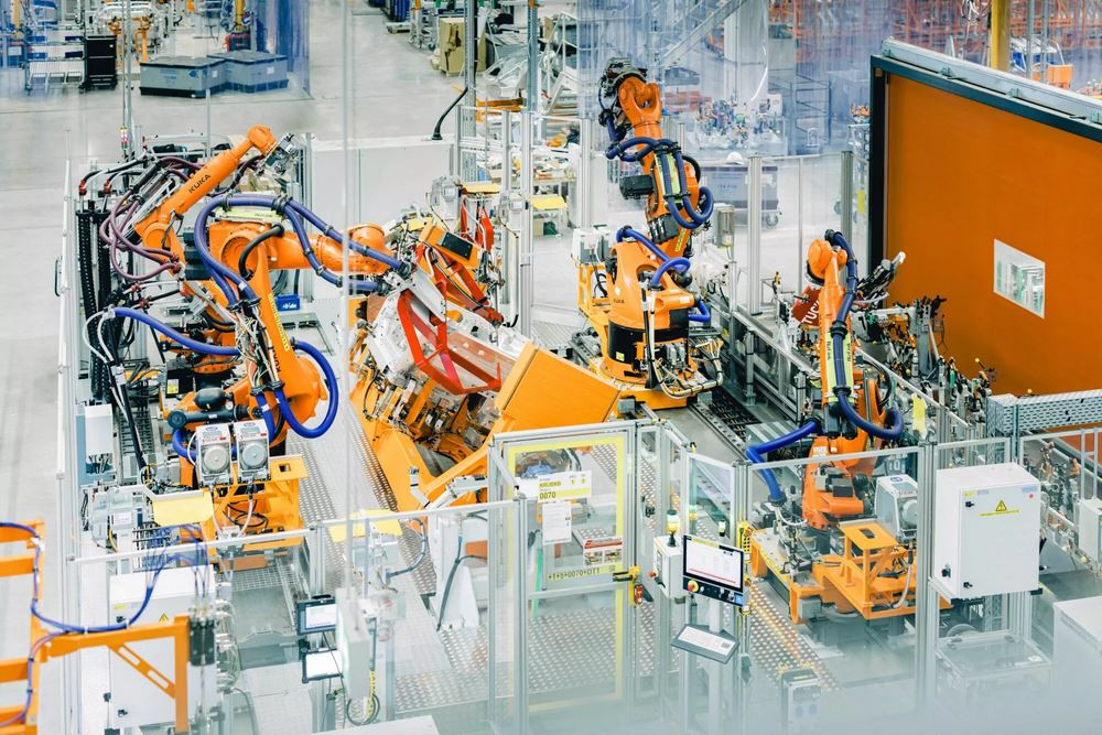 Un automate programmable virtuellement contrôle la production dans l'atelier de carrosserie Audi
