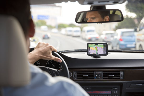 Le GPS TomTom Via 52 se connecte au smartphone du conducteur