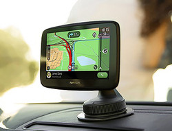 Le GPS connecté TomTom Go Essential se complète avec un smartphone