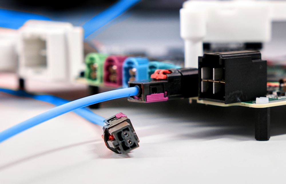 La fibre optique s'installe dans les véhicules définis par logiciel de demain