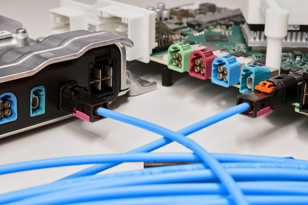 La fibre optique s'installe dans les véhicules définis par logiciel de demain
