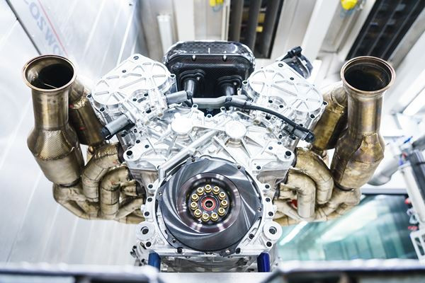 Le bloc V12 de l'Aston Martin Valkyrie débite une puissance de 1 000 ch