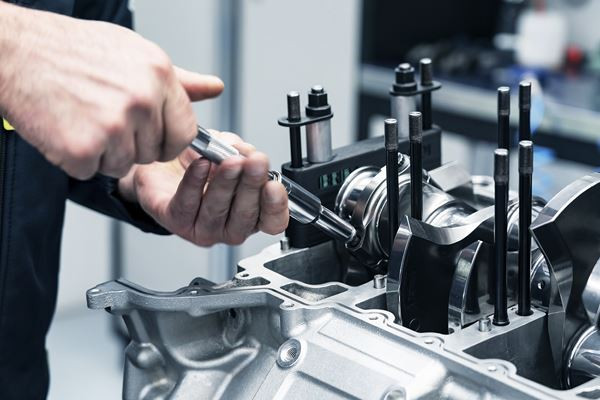 Un moteur 3.0 litres V6 biturbo électrifié Aston Martin pour la supercar Valhalla
