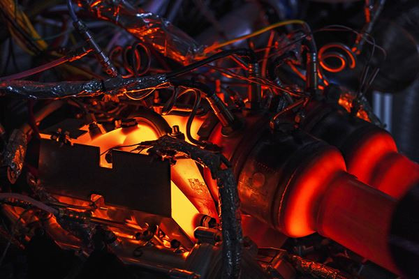 Un moteur 3.0 litres V6 biturbo électrifié Aston Martin pour la supercar Valhalla