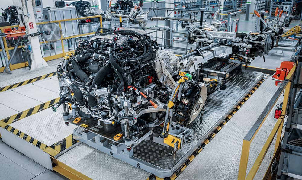 Le groupe motopropulseur hybride V8 Bentley délivre plus de 750 ch