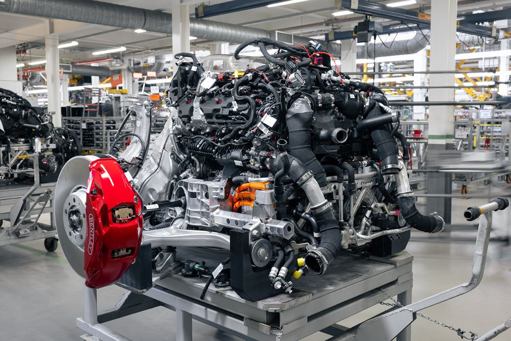 Le groupe motopropulseur hybride V8 Bentley délivre plus de 750 ch