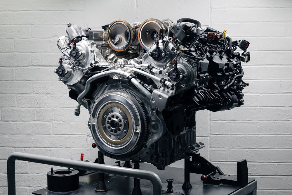 Le groupe motopropulseur hybride V8 Bentley délivre plus de 750 ch