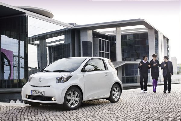 La Toyota iQ est commercialisée à partir de 12 980 €