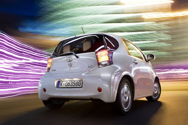 La Toyota iQ est commercialisée à partir de 12 980 €