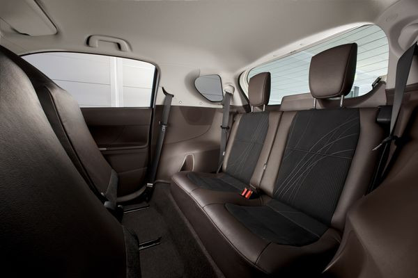 La Toyota iQ est commercialisée à partir de 12 980 €
