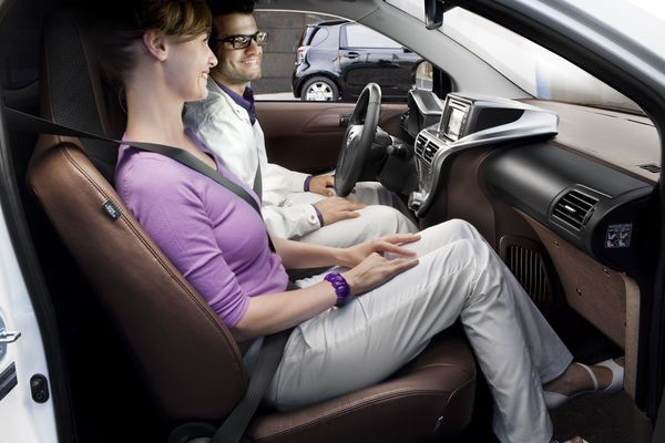 La Toyota iQ est commercialisée à partir de 12 980 €