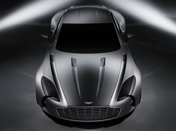 Aston Martin lève progressivement le voile sur la One 77