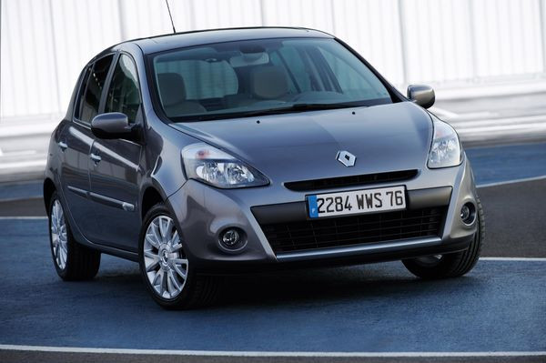 La Renault Clio restylée est commercialisée à partir de 12 800 € en 3 portes