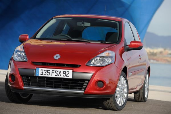 La Renault Clio restylée est commercialisée à partir de 12 800 € en 3 portes