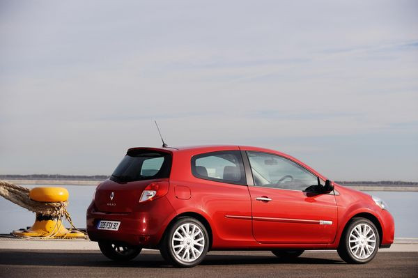 La Renault Clio restylée est commercialisée à partir de 12 800 € en 3 portes