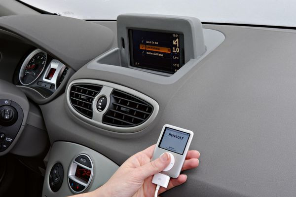 La Renault Clio restylée est commercialisée à partir de 12 800 € en 3 portes