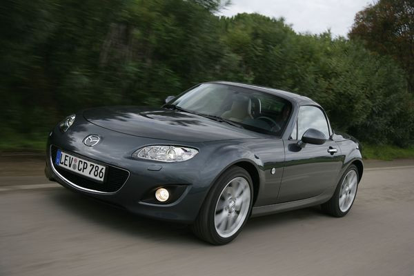La troisième génération du Mazda MX-5 s’offre un restyling