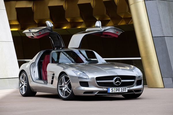 Mercedes lance la commercialisation de la Mercedes SLS