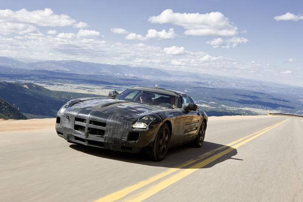 Mercedes lance la commercialisation de la Mercedes SLS