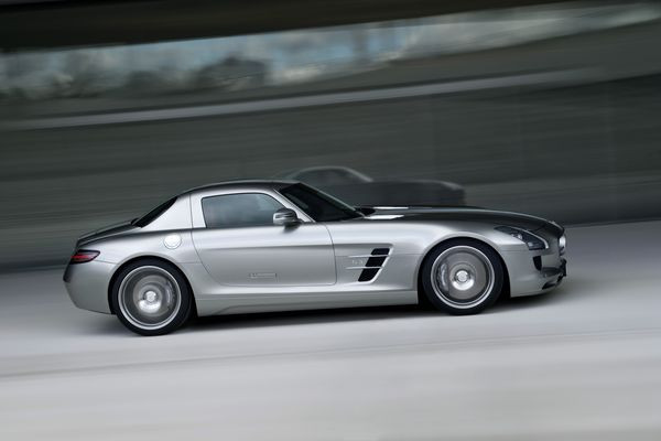 Mercedes lance la commercialisation de la Mercedes SLS