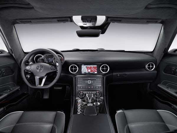 Mercedes lance la commercialisation de la Mercedes SLS