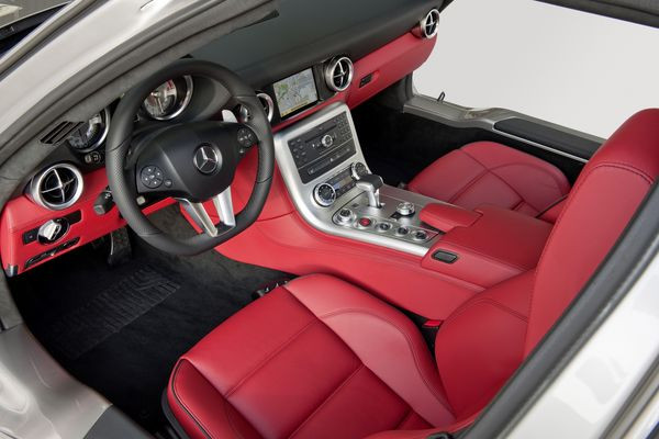 Mercedes lance la commercialisation de la Mercedes SLS