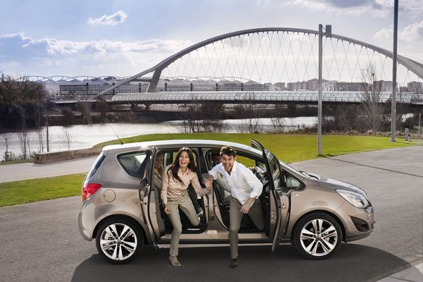 Opel lance son nouveau petit monospace à portes antagonistes