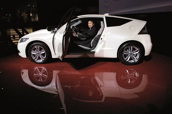 Honda lance son nouveau coupé sportif hybride