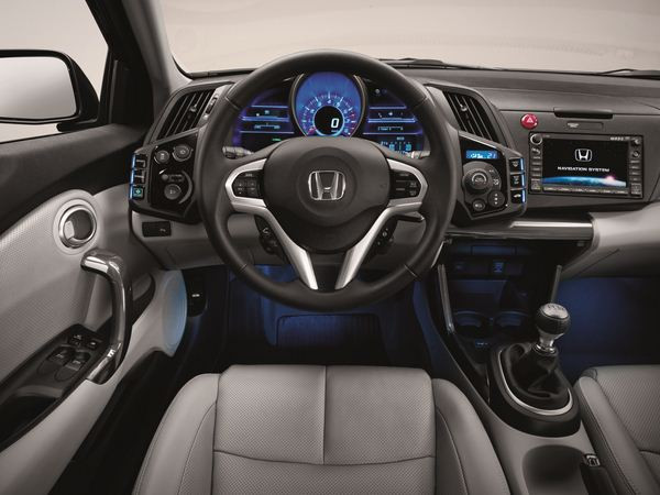 Honda lance son nouveau coupé sportif hybride