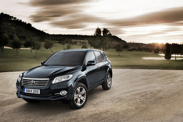Le Toyota Rav4 s'offre un léger restyling