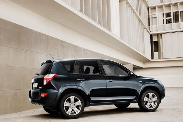 Le Toyota Rav4 s'offre un léger restyling