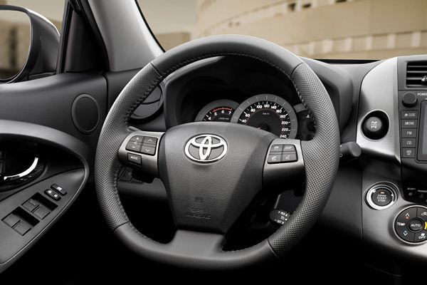 Le Toyota Rav4 s'offre un léger restyling