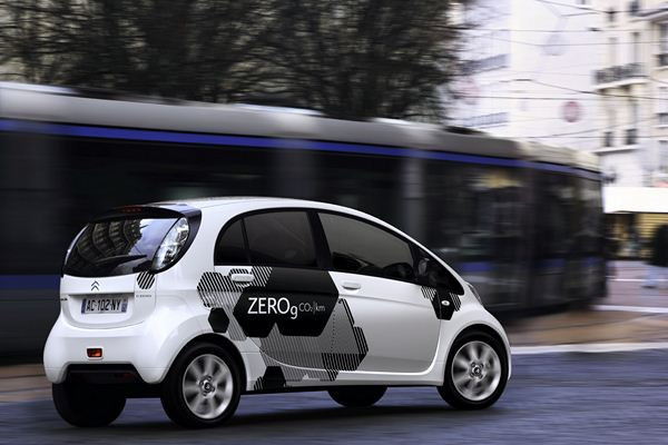 Premiers tours en ville avec la Citroën C-Zéro