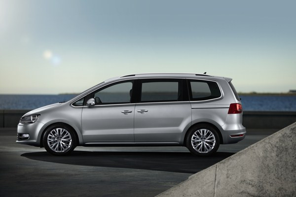 Volkswagen lance son nouveau grand monospace à portes coulissantes