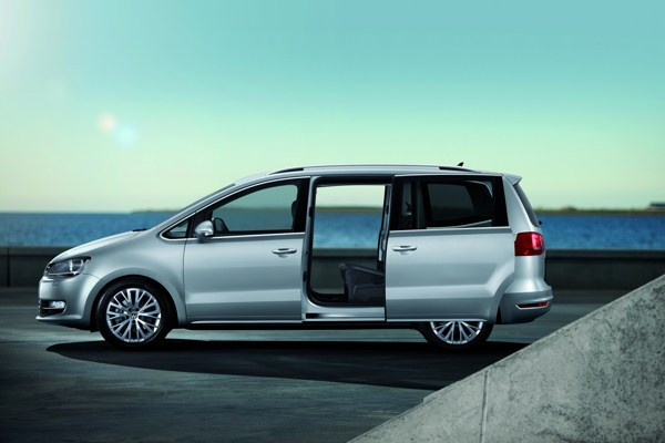 Volkswagen lance son nouveau grand monospace à portes coulissantes