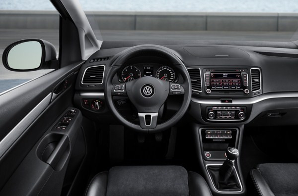 Volkswagen lance son nouveau grand monospace à portes coulissantes
