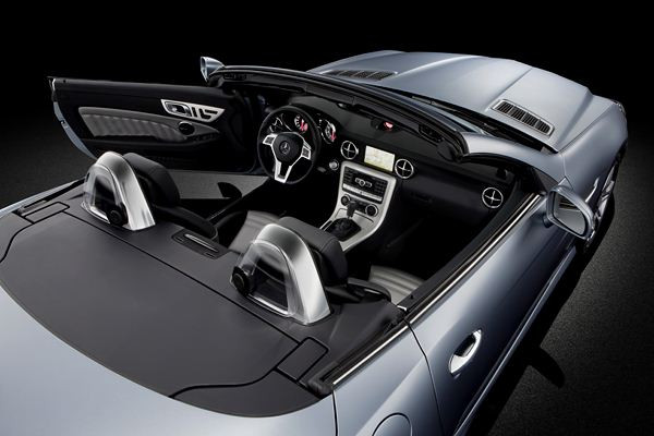Mercedes lance son nouveau roadster à toit rigide escamotable SLK