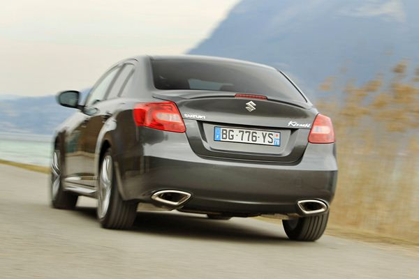 Suzuki lance sa nouvelle berline sportive Kizashi