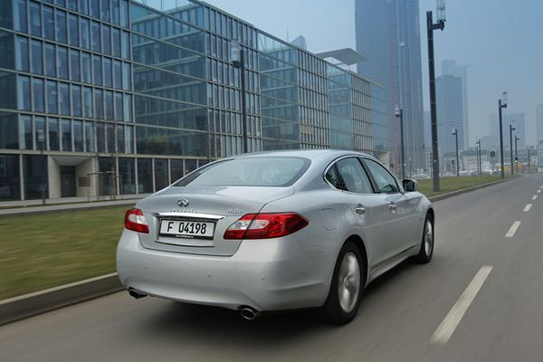 Infiniti lance la déclinaison hybride sa grande berline M