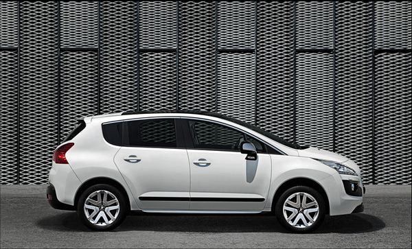 Peugeot lance la réservation de la première voiture Full Hybrid diesel au monde