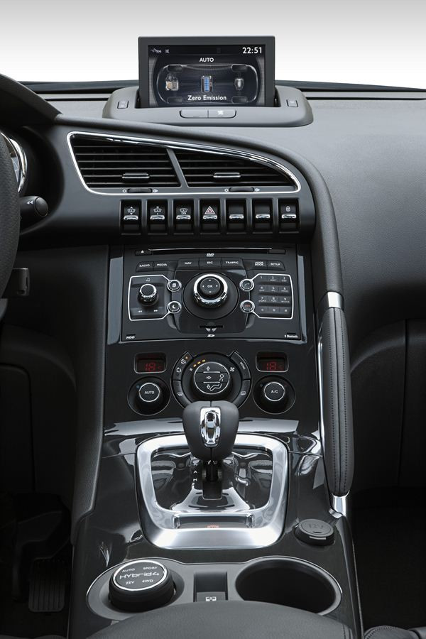 Peugeot lance la réservation de la première voiture Full Hybrid diesel au monde