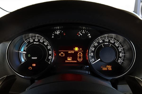 Peugeot lance la réservation de la première voiture Full Hybrid diesel au monde