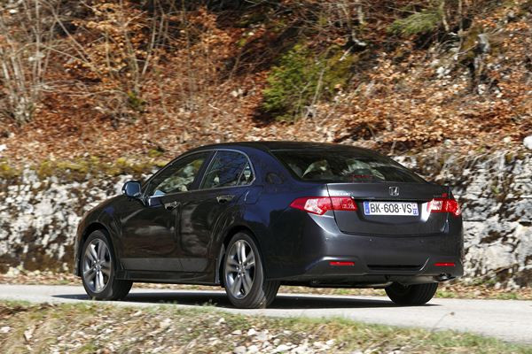 Honda lance la version restylée de la berline Accord
