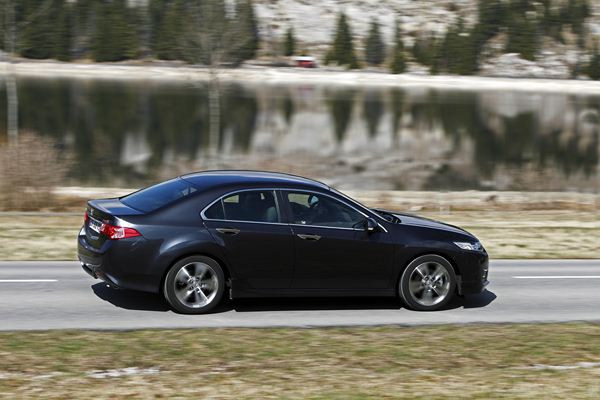 Honda lance la version restylée de la berline Accord