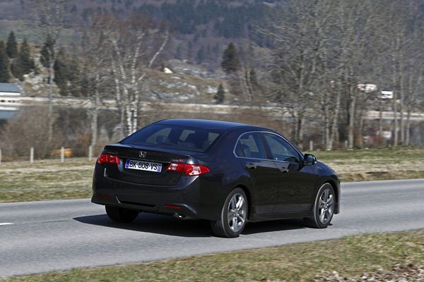 Honda lance la version restylée de la berline Accord