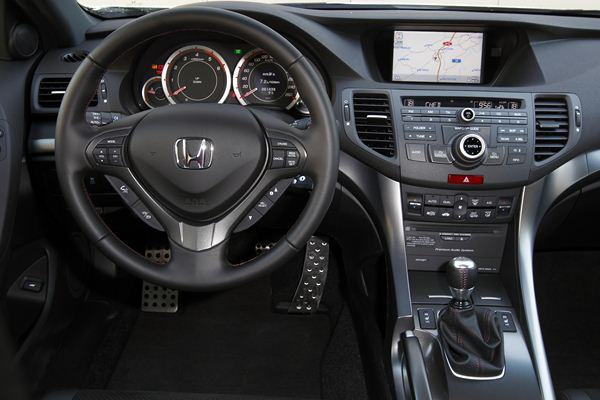 Honda lance la version restylée de la berline Accord