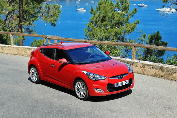 Hyundai lance un original coupé à trois portes latérales