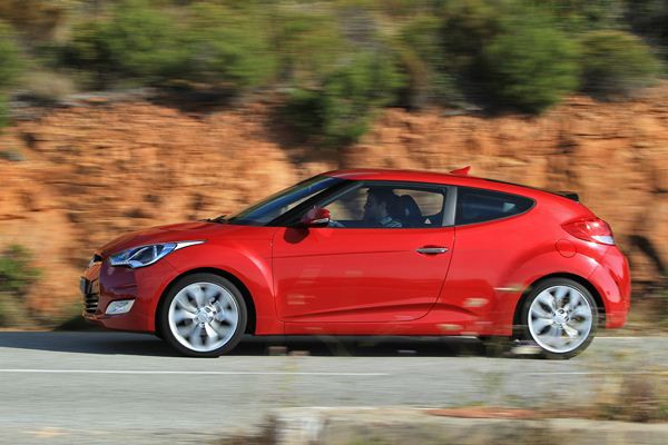 Hyundai lance un original coupé à trois portes latérales