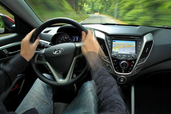 Hyundai lance un original coupé à trois portes latérales