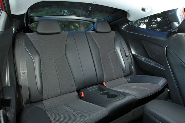 Hyundai lance un original coupé à trois portes latérales